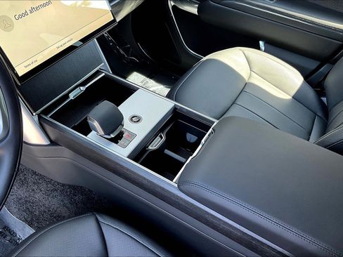 New 2025 Land Rover Range Rover SE image 8