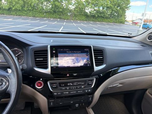 Used 2016 Honda Pilot Touring image 15