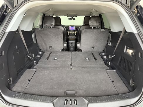 Used 2022 Ford Explorer XLT w/ Equipment Group 202A image 46