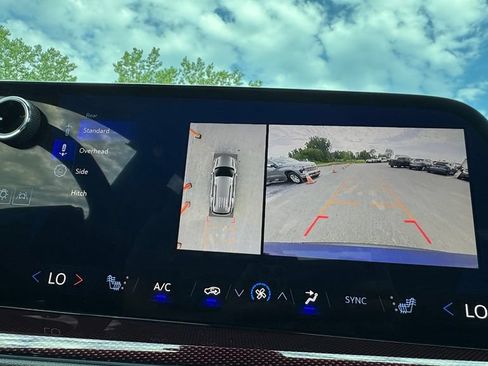 Certified 2024 Chevrolet Traverse Z71 w/ Enhanced Driving Package AWD/4WD image 17
