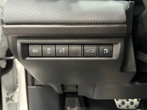 Used 2025 Toyota Camry SE image 15