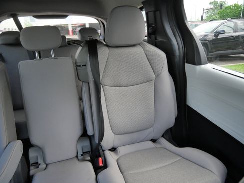 Certified 2026 Toyota Sienna LE FWD image 15