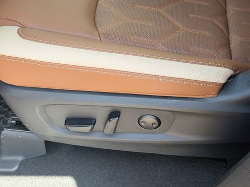 New 2026 Nissan Pathfinder Platinum w/ Accent Package AWD/4WD image 13