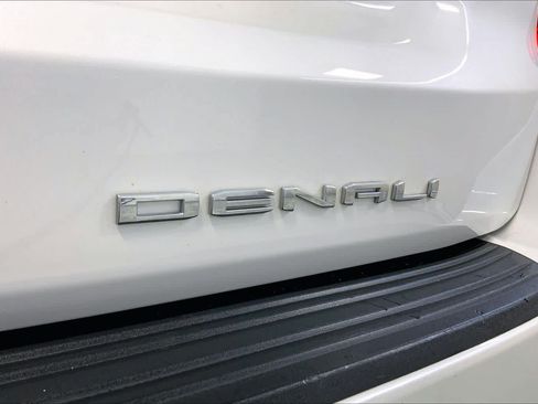 Used 2023 GMC Yukon XL Denali w/ Advanced Technology Package AWD/4WD image 9