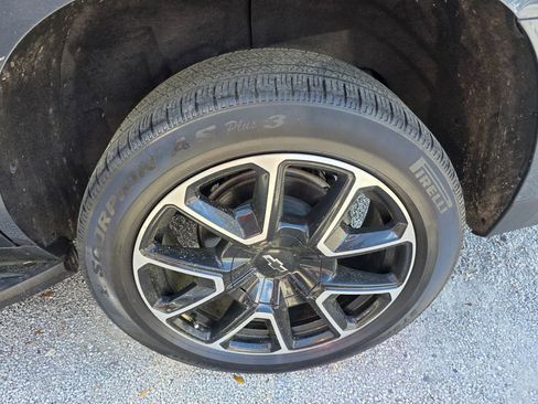 Used 2021 Chevrolet Tahoe RST w/ Luxury Package image 36