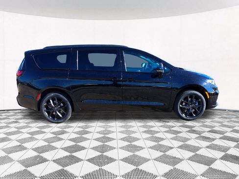 New 2026 Chrysler Pacifica Limited w/ S Appearance Package AWD/4WD image 12