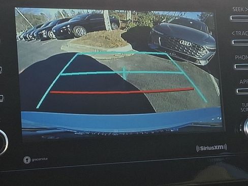 Used 2022 Toyota Camry SE image 17