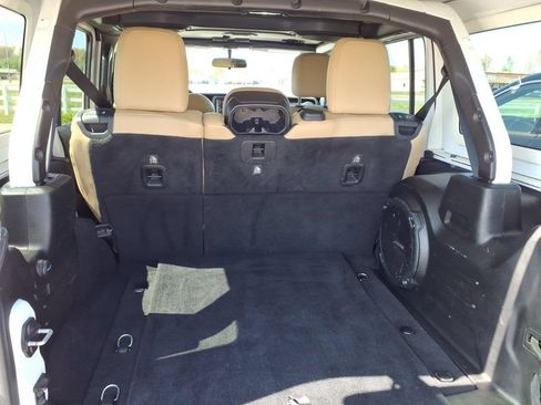 Used 2018 Jeep Wrangler Unlimited Sahara w/ Dual Top Group AWD/4WD image 18
