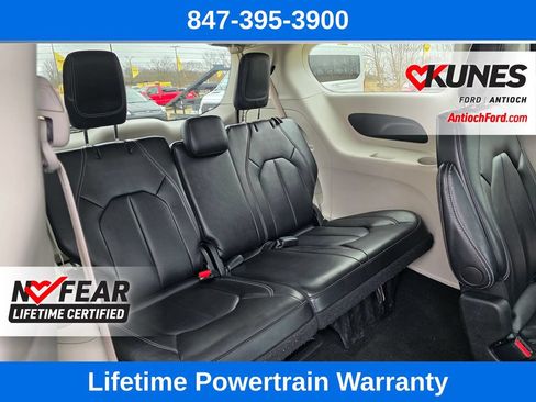 Used 2024 Chrysler Pacifica Touring-L FWD image 30