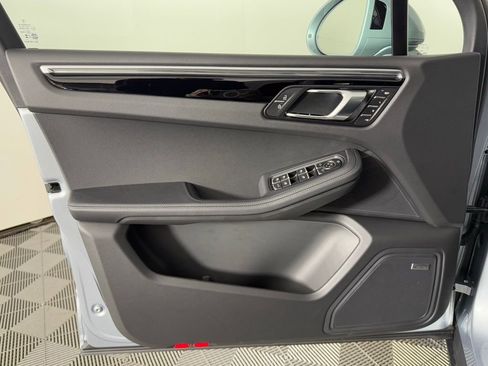 New 2026 Porsche Macan image 25