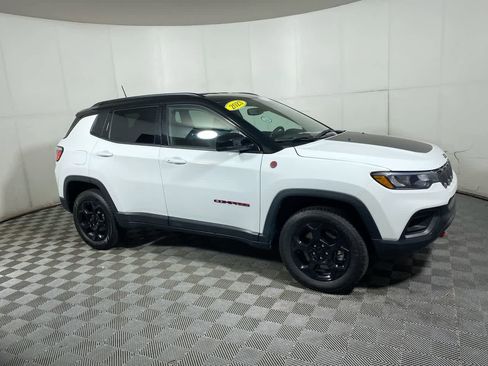 Used 2023 Jeep Compass Trailhawk image 15