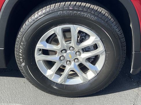 Used 2021 Chevrolet Traverse LT image 28