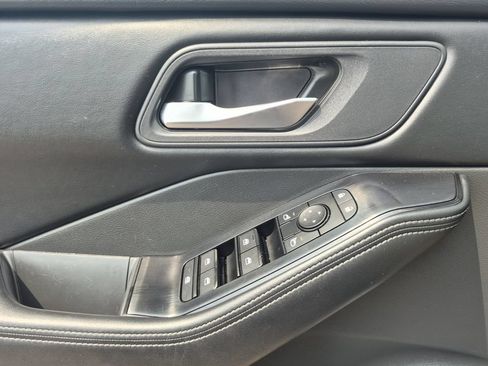 Used 2025 Nissan Rogue SV AWD/4WD image 8