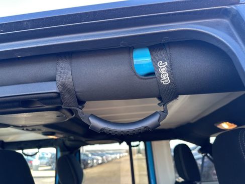 Used 2018 Jeep Wrangler Unlimited Rubicon w/ Cold Weather Group AWD/4WD image 23
