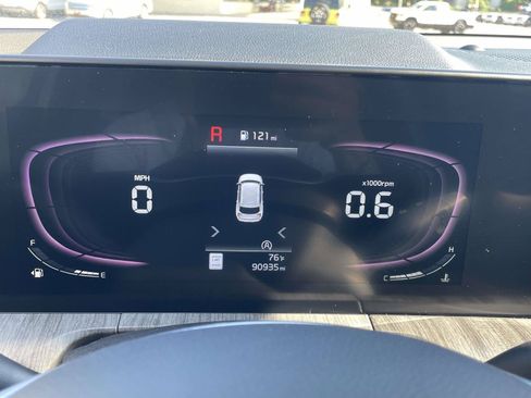 Used 2023 Kia Telluride EX w/ EX Captain's Chair Package FWD image 35