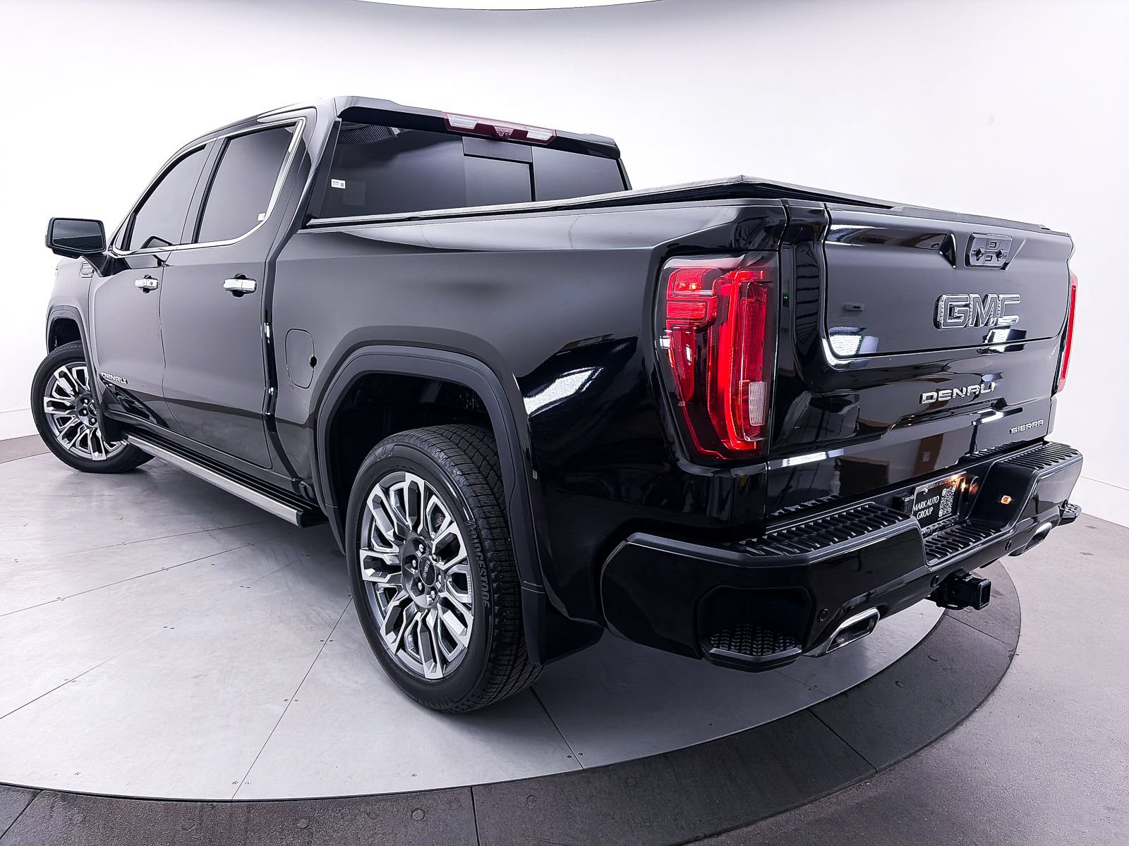 Used 2024 GMC Sierra 1500 Denali Ultimate AWD/4WD image 4