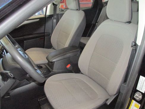 Used 2021 Ford Escape SE image 4