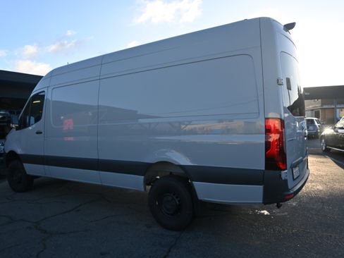 Used 2024 Mercedes-Benz Sprinter 2500 image 23