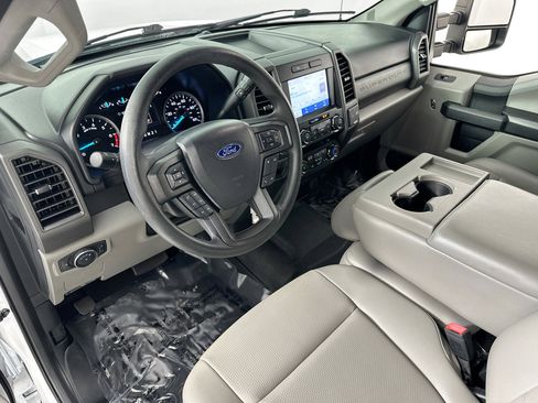 Used 2021 Ford F250 XL w/ Power Equipment Group image 9