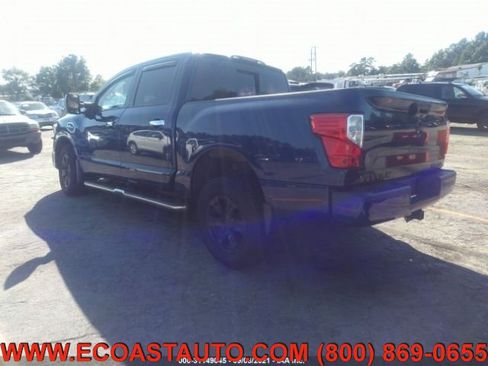 Used 2017 Nissan Titan SV image 4