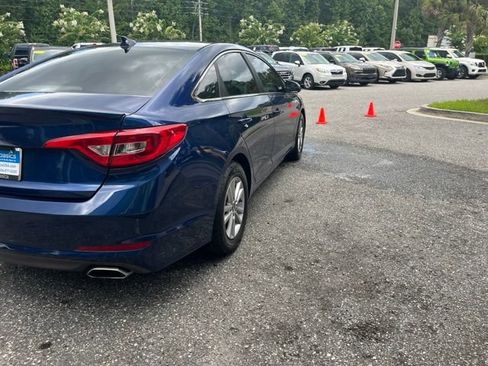 Used 2015 Hyundai Sonata SE w/ Option Group 09 FWD image 6
