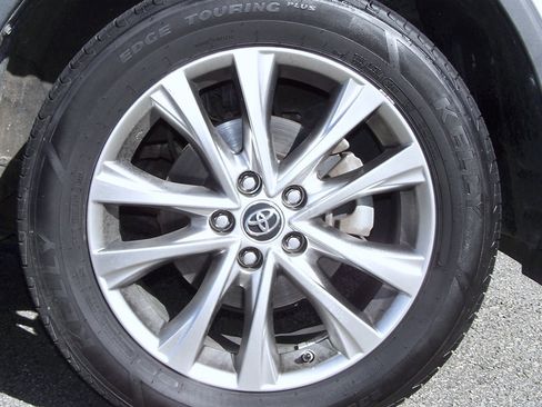 Used 2018 Toyota RAV4 Limited image 33