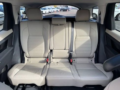 Used 2020 Land Rover Discovery Sport SE image 24