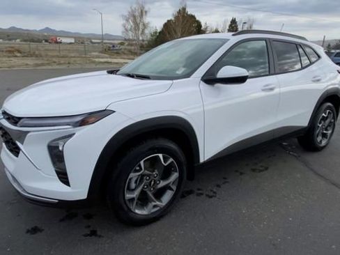 New 2026 Chevrolet Trax LT w/ Driver Confidence Package FWD image 4