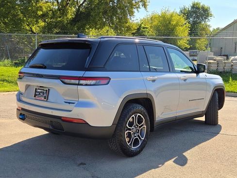 Used 2022 Jeep Grand Cherokee Trailhawk AWD/4WD image 12