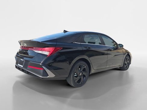 New 2026 Hyundai Elantra SEL Sport Premium image 3