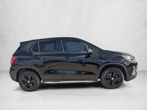 Used 2022 Chevrolet Trax LS w/ Tint and Cruise Package AWD/4WD image 2