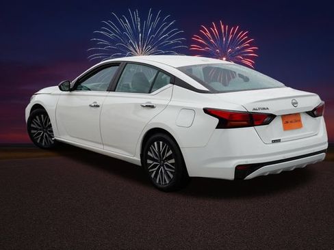 Used 2025 Nissan Altima 2.5 SV FWD image 7