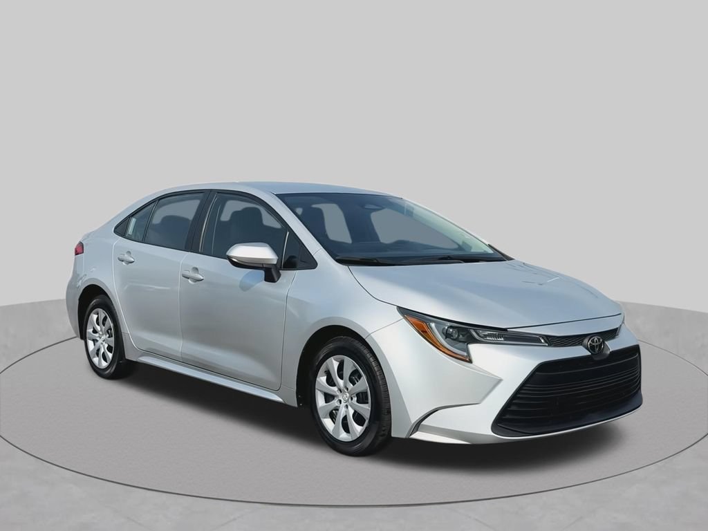Used 2024 Toyota Corolla LE FWD image 2