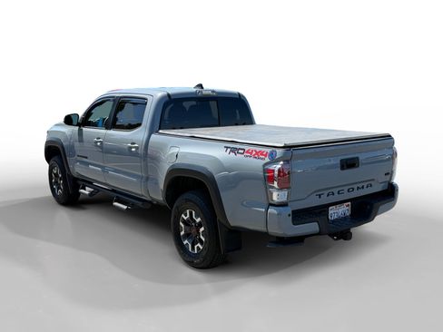 Used 2020 Toyota Tacoma TRD Off-Road w/ Technology Package AWD/4WD image 3