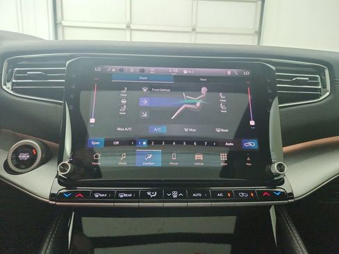 New 2025 Jeep Wagoneer L Series II image 27