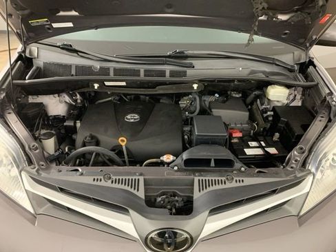 Used 2020 Toyota Sienna XLE Premium AWD/4WD image 43