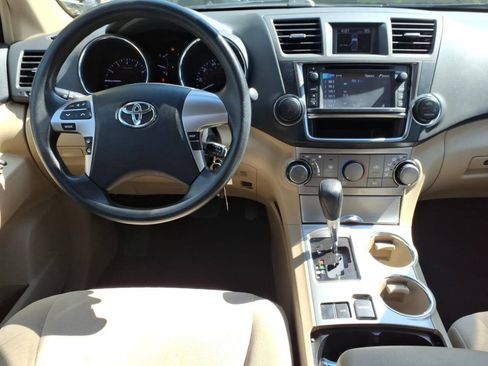 Used 2013 Toyota Highlander FWD image 12
