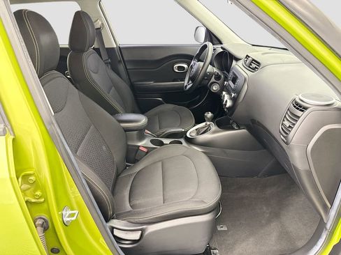 Used 2015 Kia Soul + image 17