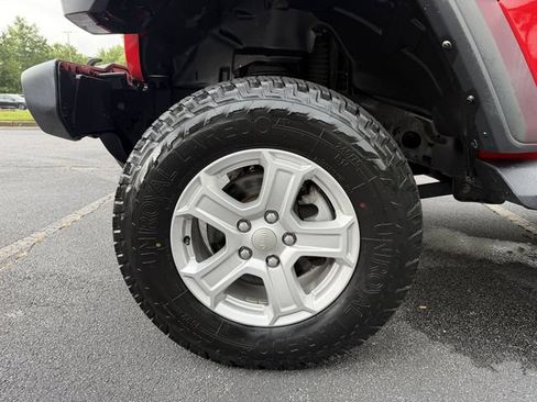 Used 2018 Jeep Wrangler Unlimited Sport S AWD/4WD image 32