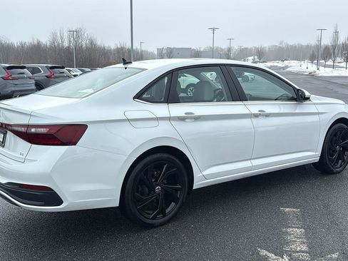 Used 2025 Volkswagen Jetta SE w/ Sunroof Package image 5