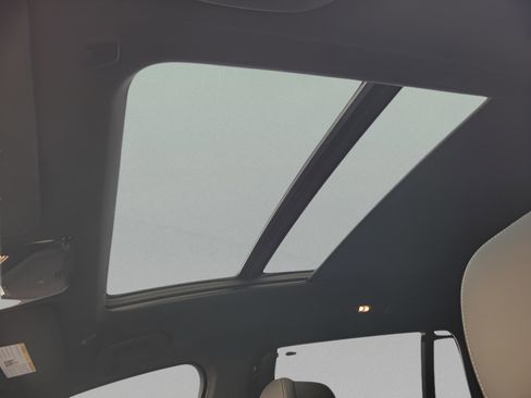 Used 2022 BMW X7 M50i w/ Luxury Seating Package image 14