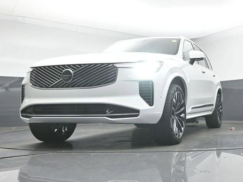 New 2026 Volvo XC90 B6 Plus w/ Protection Package Premier image 40