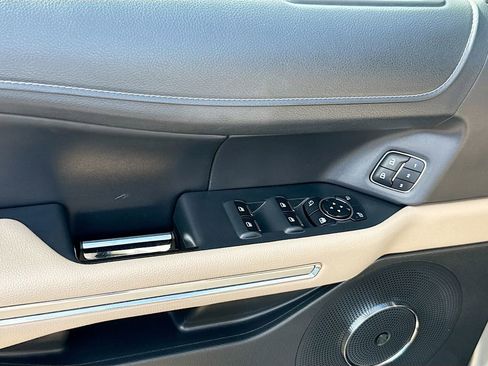 Used 2023 Ford Expedition Limited image 19