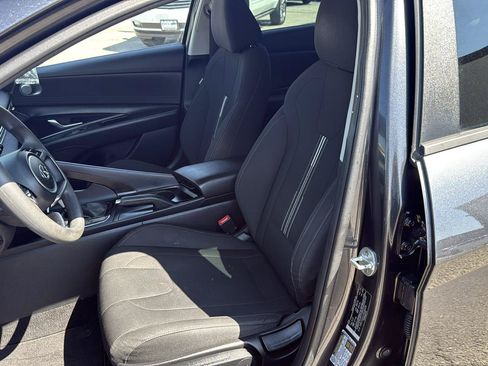 Used 2022 Hyundai Elantra SEL FWD image 9