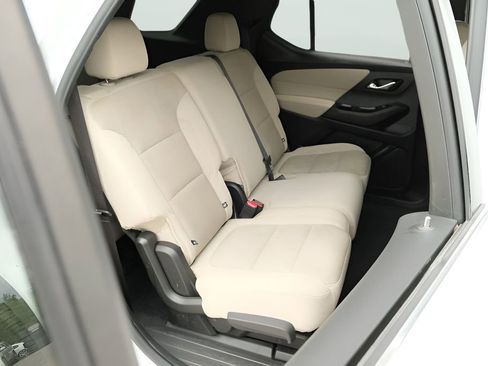 Used 2023 Chevrolet Traverse LS FWD image 30