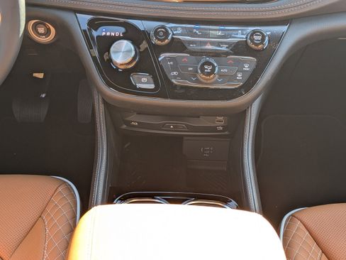 New 2026 Chrysler Pacifica Pinnacle image 18