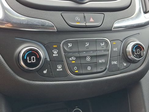 Used 2023 Chevrolet Equinox LT FWD image 15