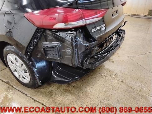 Used 2017 Hyundai Elantra SE image 17