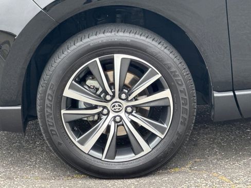 Used 2024 Toyota Venza LE AWD/4WD image 29