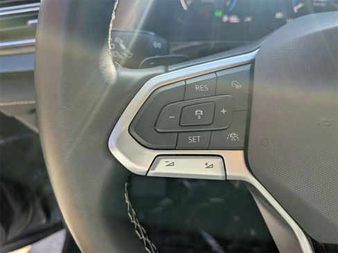 Used 2025 Volkswagen Atlas SE image 22